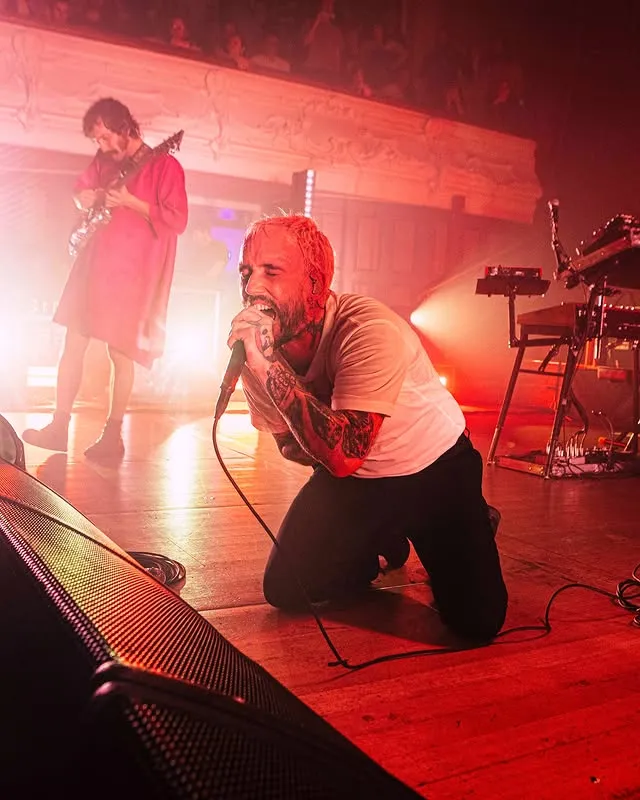 IDLES "War" Jadi Soundtrack Frustrasi: Membedah Kaitan Lirik Anti-Perang dengan Kondisi Politik dan Mental Health