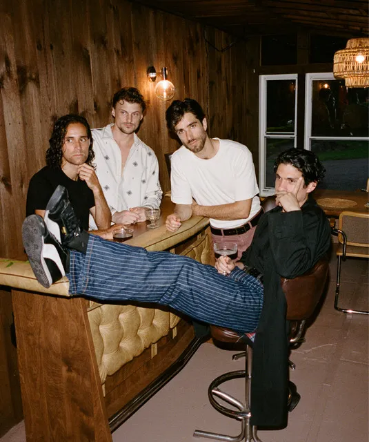 Thumbnail Apa Rahasia City of the Sun Menarik Jutaan Pendengar Tanpa Lirik