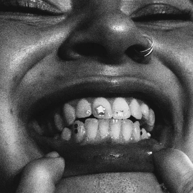 Dua Dunia yang Bertabrakan: Fred again.. dan Amy Taylor Menemukan Harmoni dalam "you're a star"